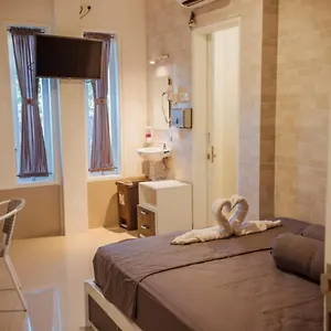  Gasthof Simple Kuta Bedroom